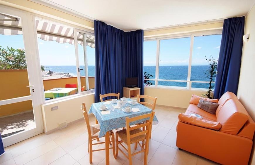 - Mare Aparthotel