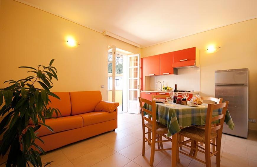 - Mare Aparthotel *